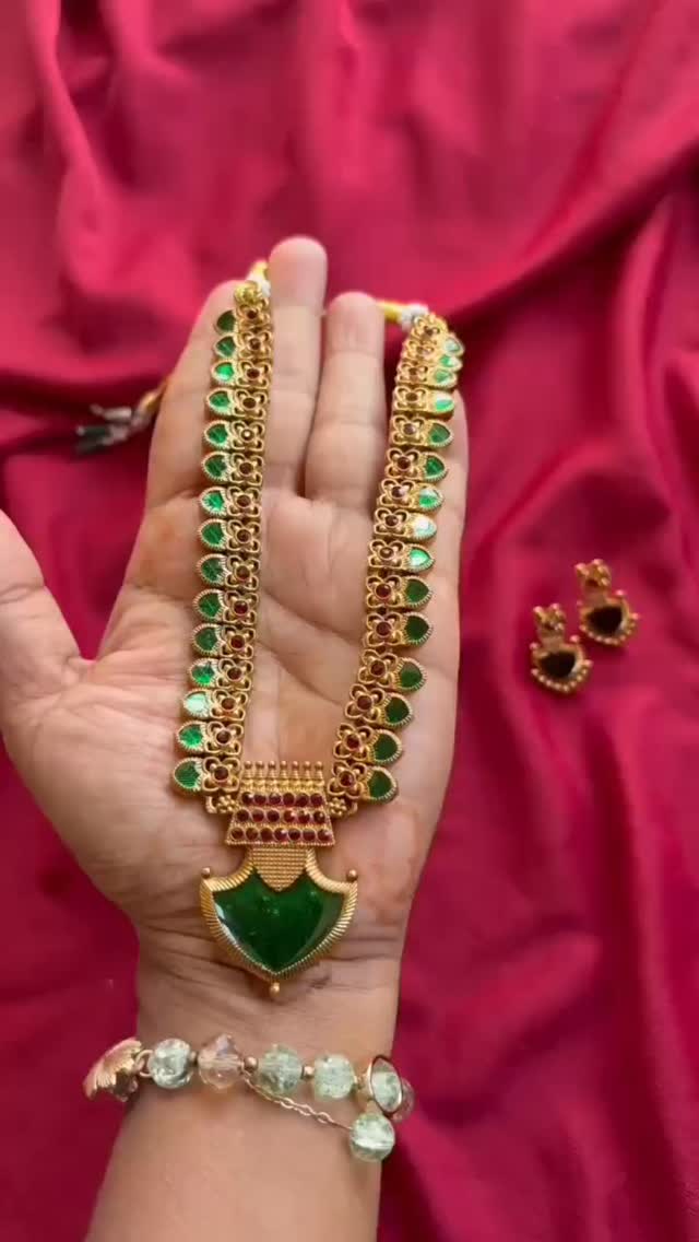 Vidhya necklace