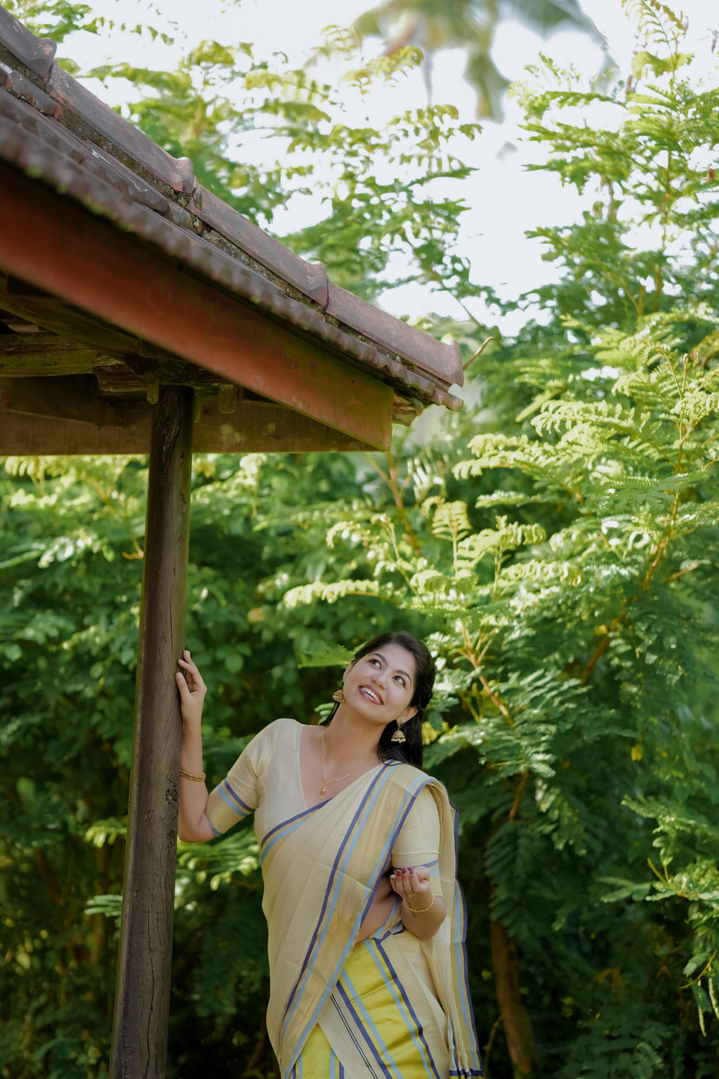 Nilambari : Premium Handloom Replica Tissue Set Mundu