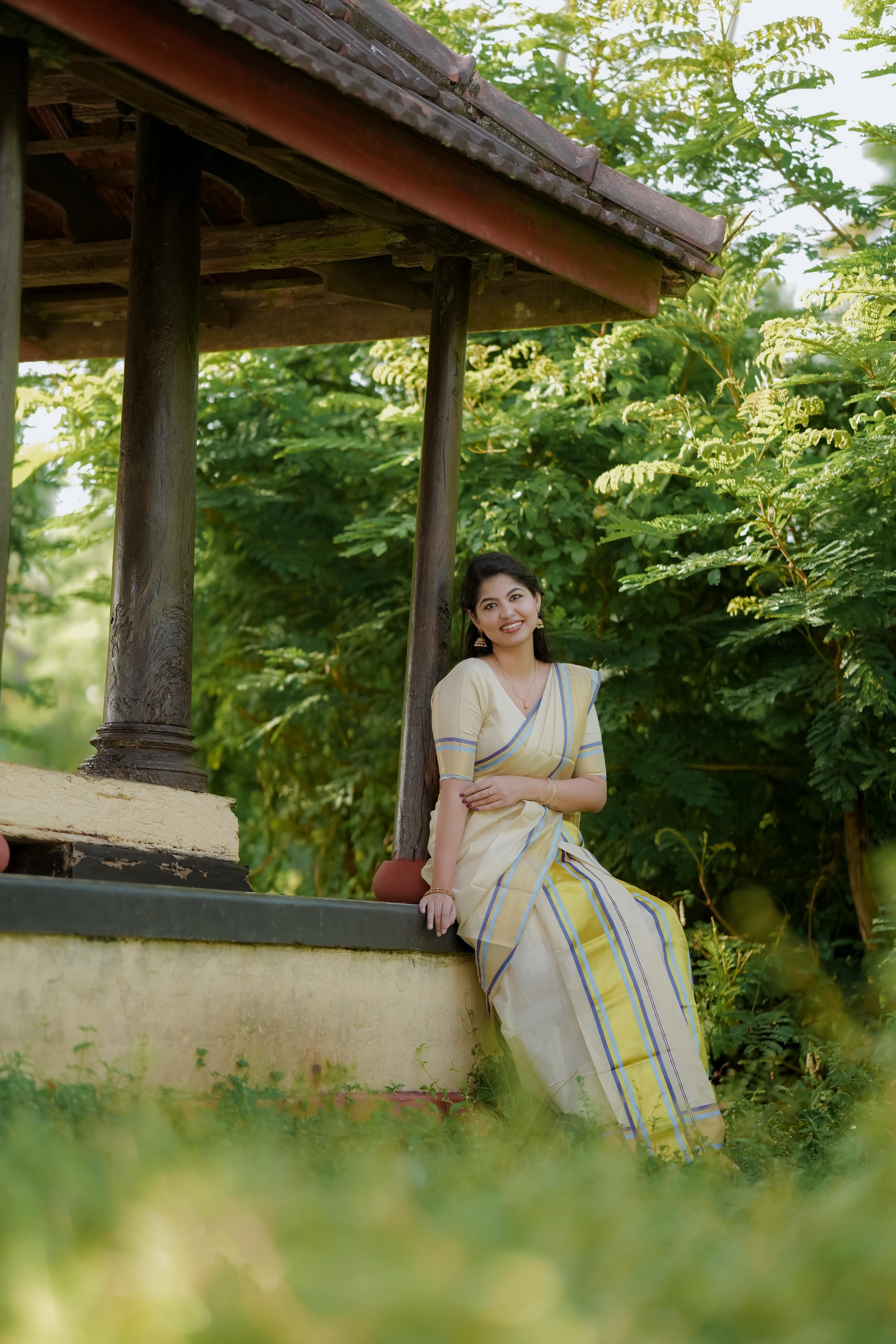 Nilambari : Premium Handloom Replica Tissue Set Mundu