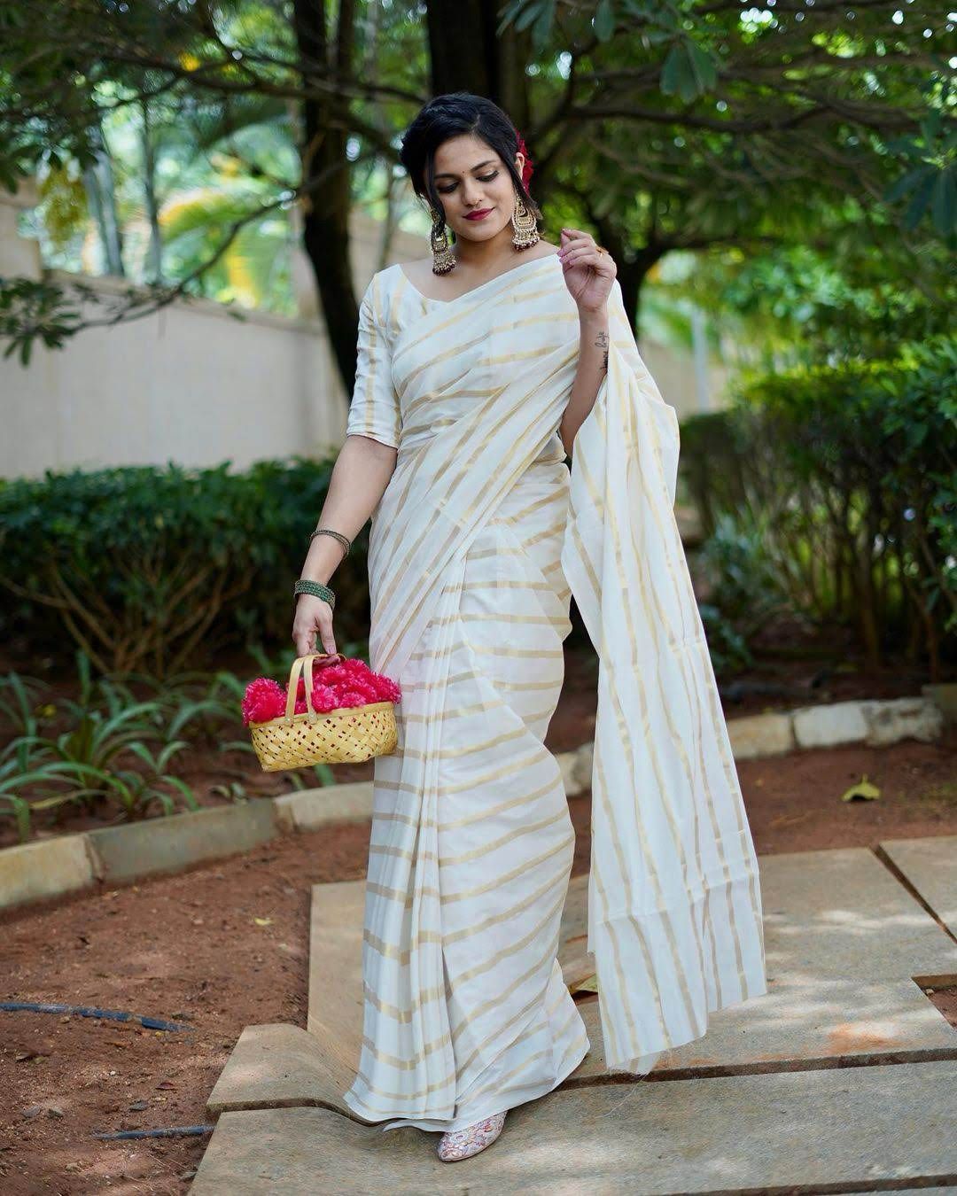 Cotton Golden Lines Saree with Elegant Tassels