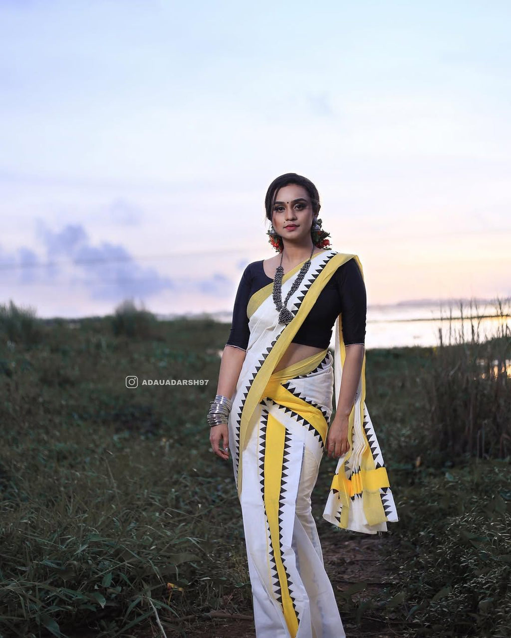 Black and yellow temple design Set mundu