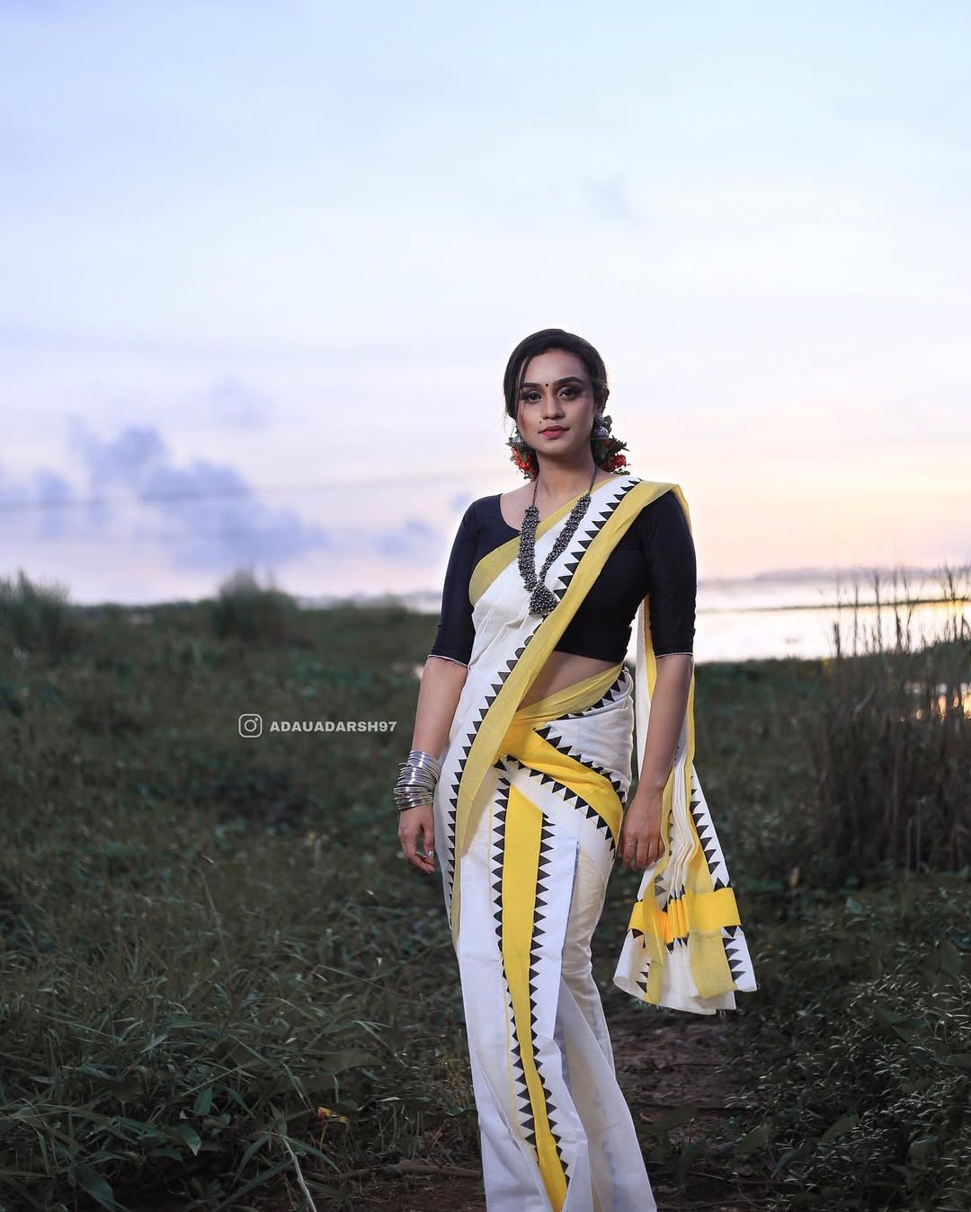 Black and yellow temple design Set mundu