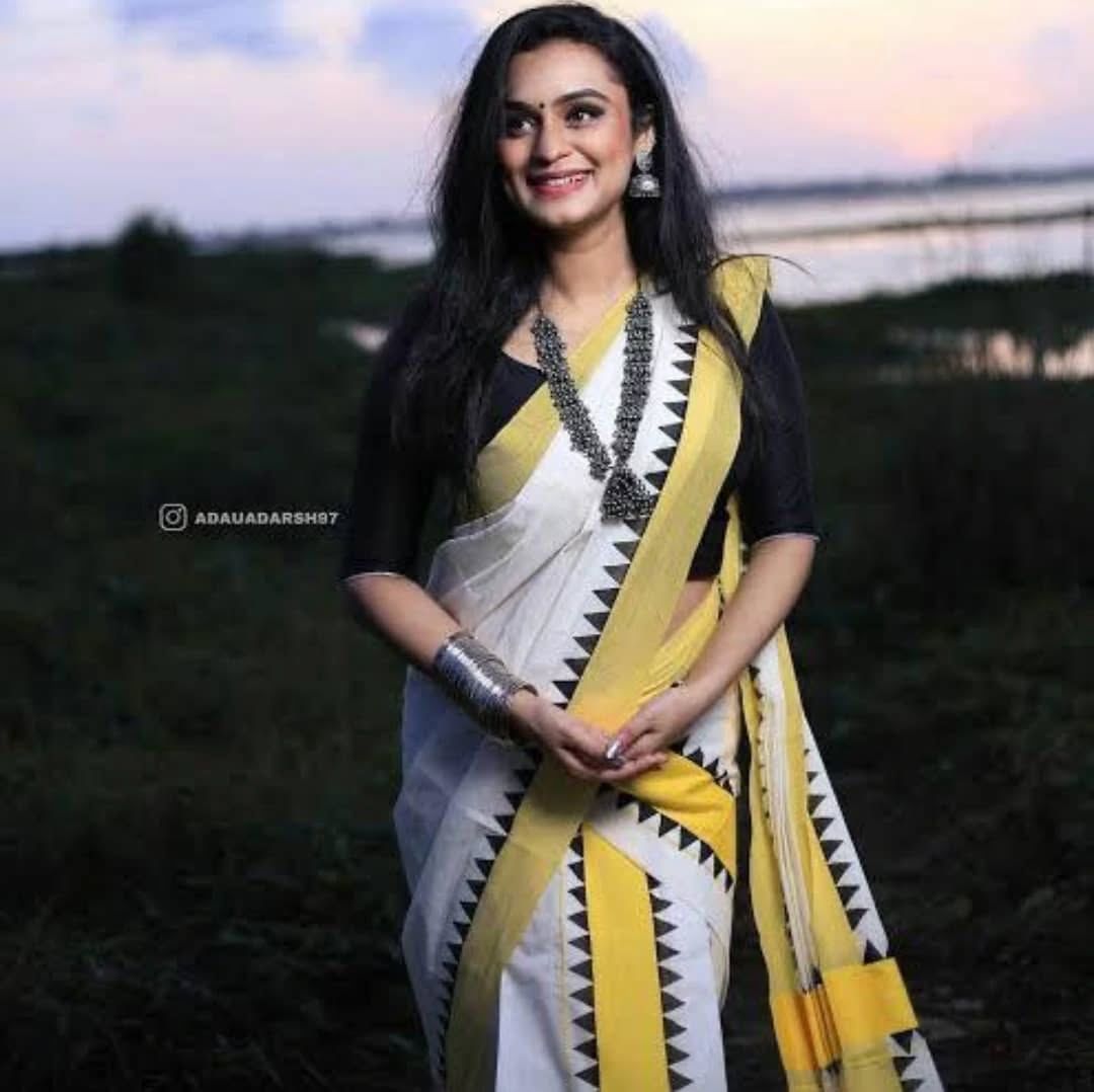 Black and yellow temple design Set mundu
