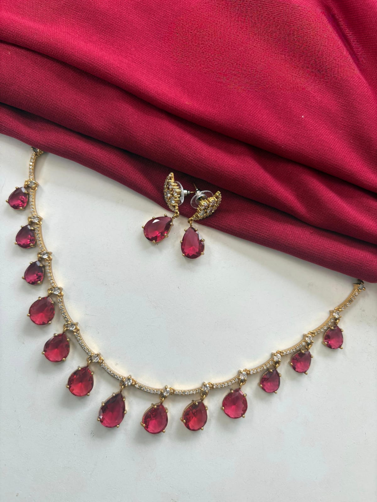 Red stones necklace