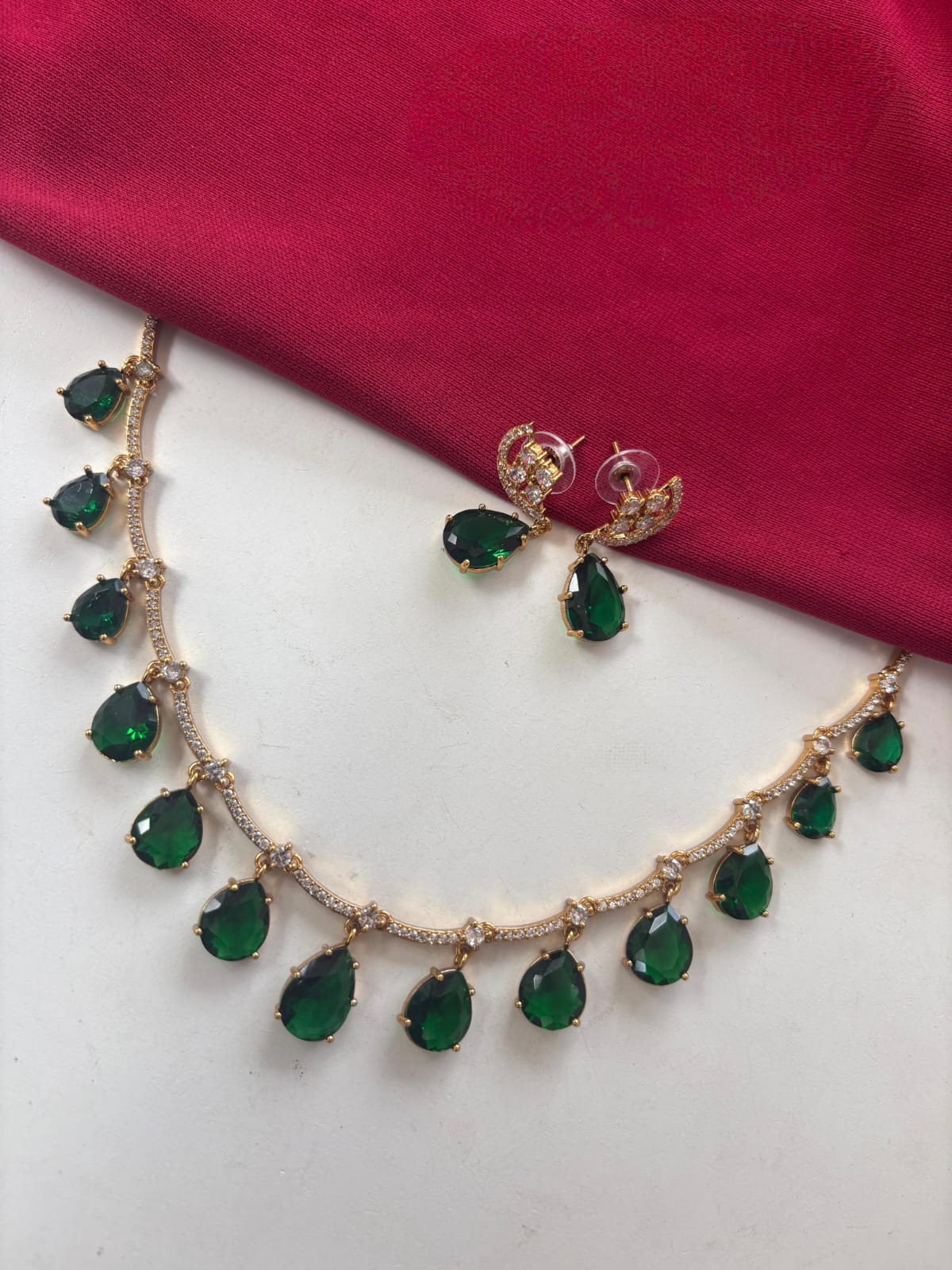 Green stones necklace