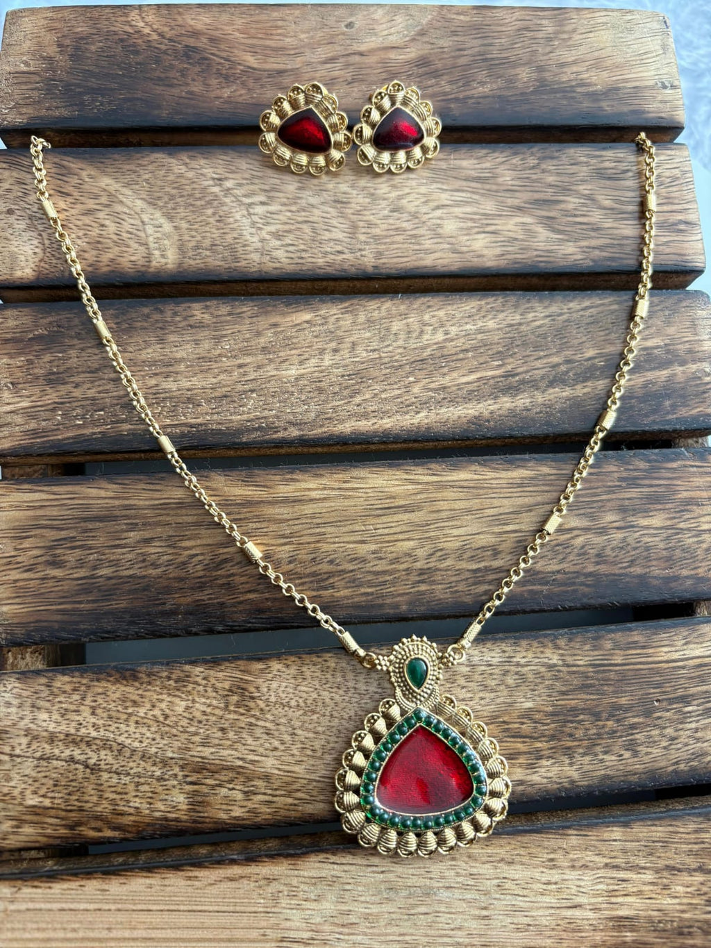 Karthika neckset