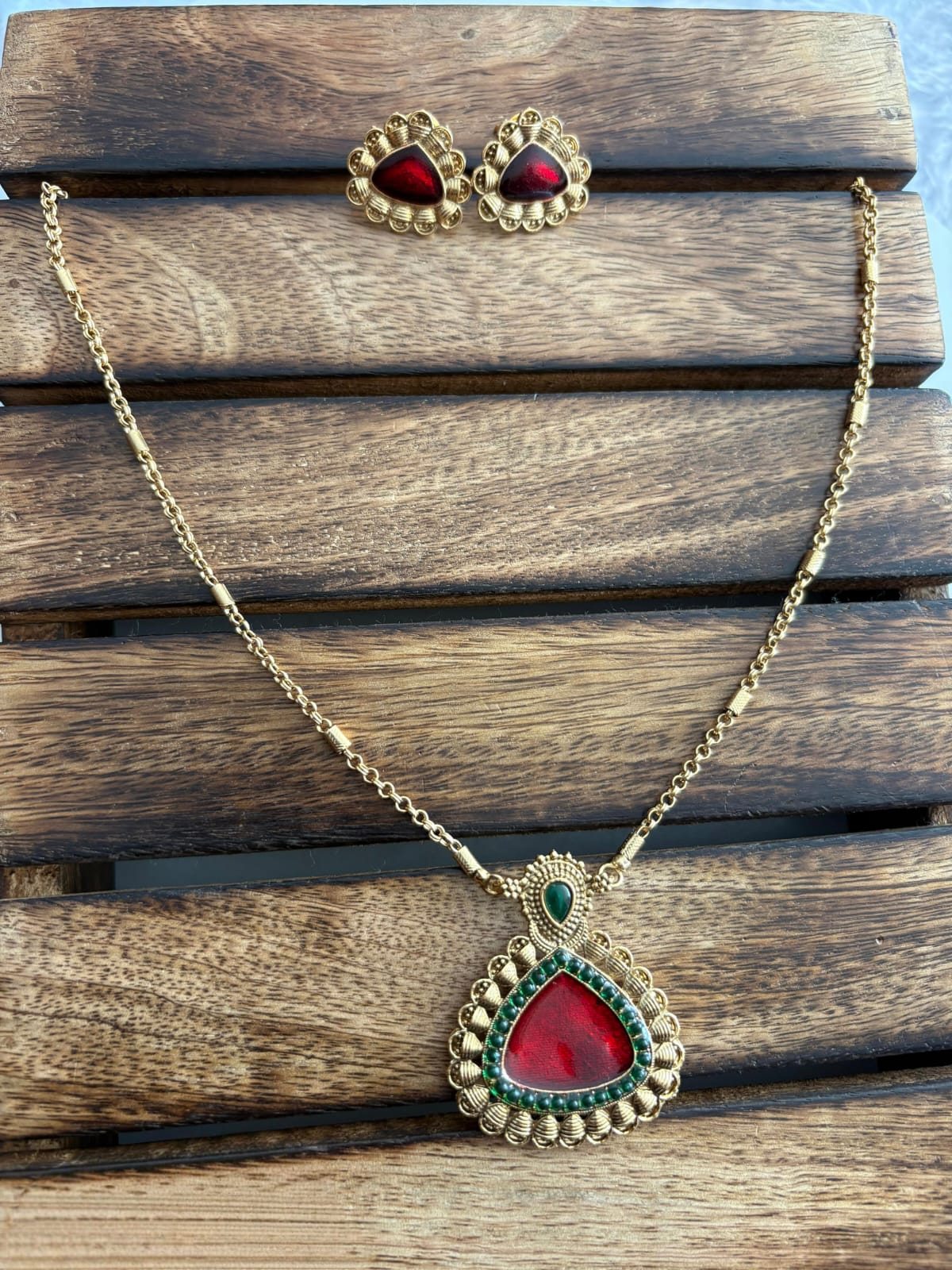 Karthika neckset