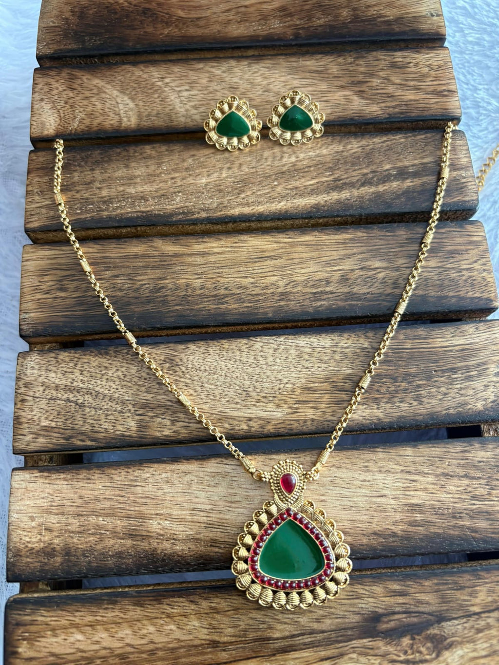 Karthika neckset