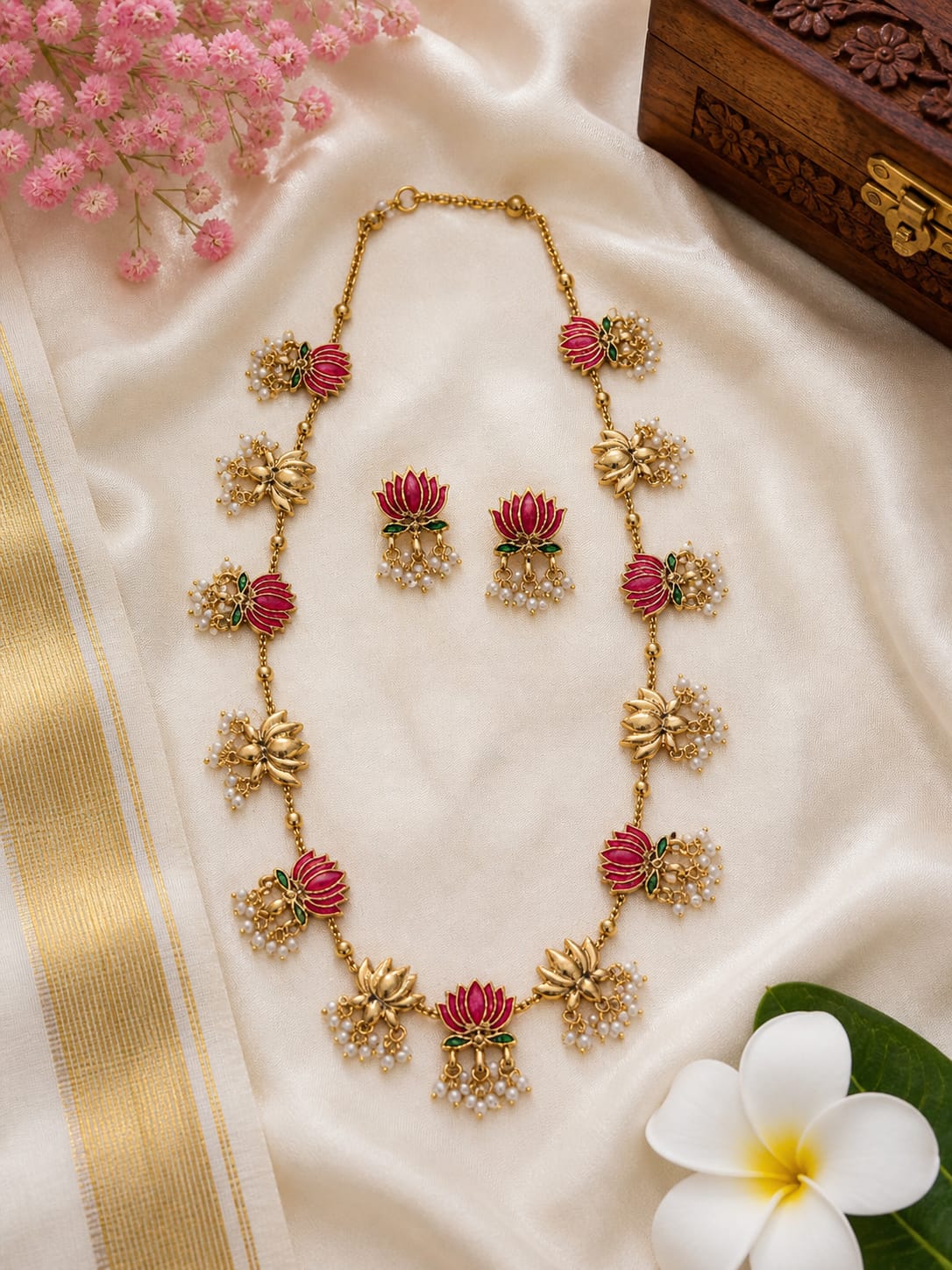 Lotus neckset