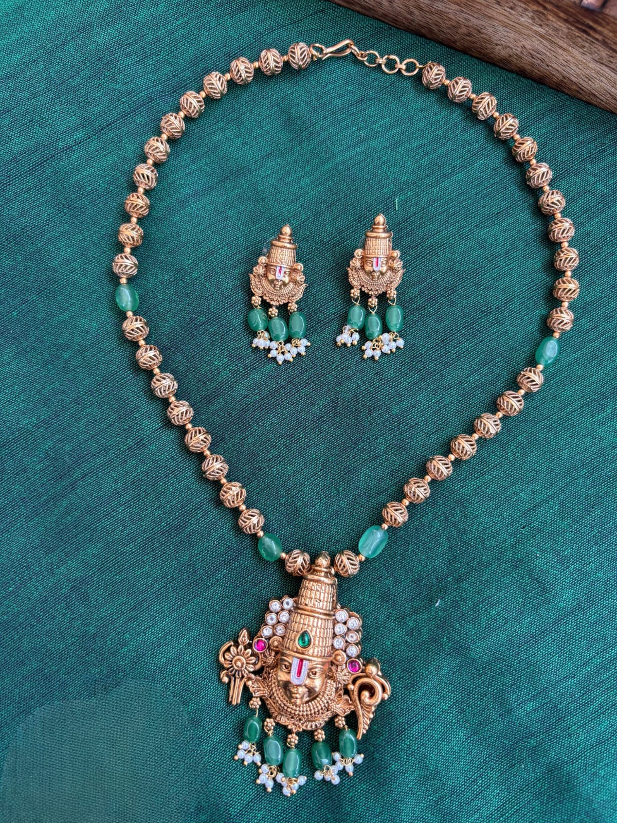 Venkitachalapathy neck set