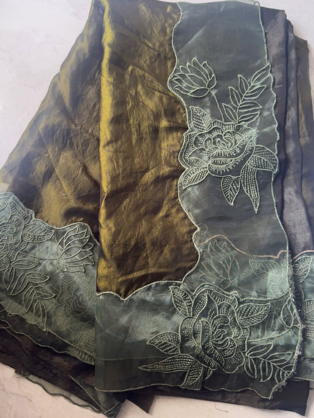 Aloura : Premium Glass Tissue saree