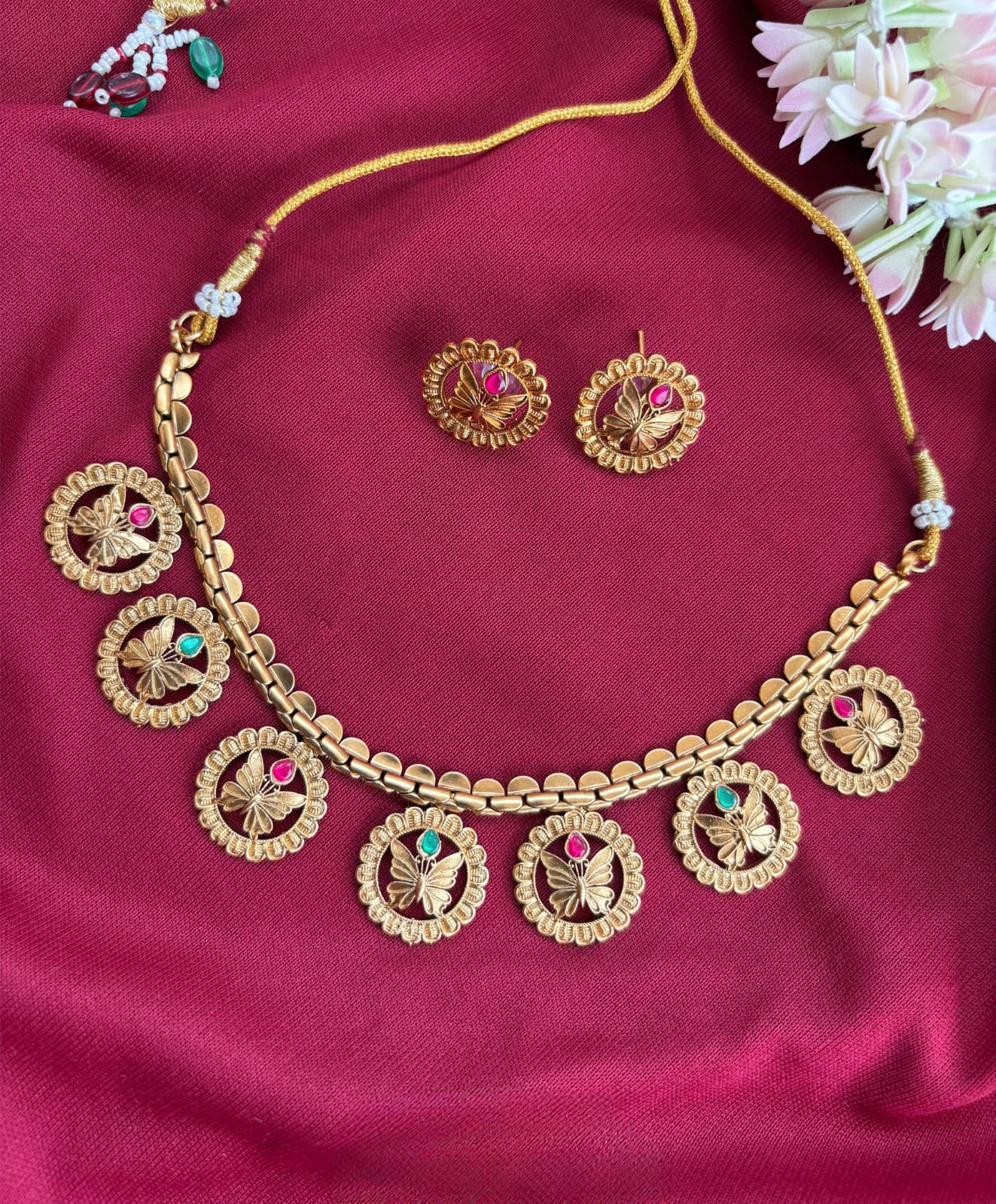 Butterfly neckset